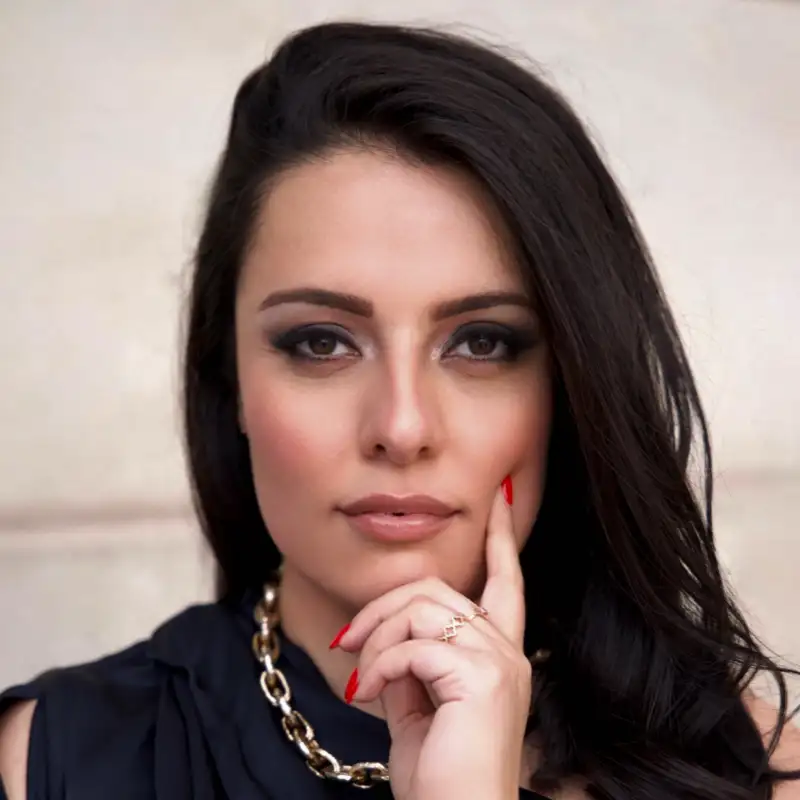 Dr. Golriz Rayal